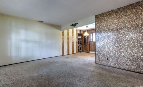 1236 2nd St, Babylon, NY 11704-5024