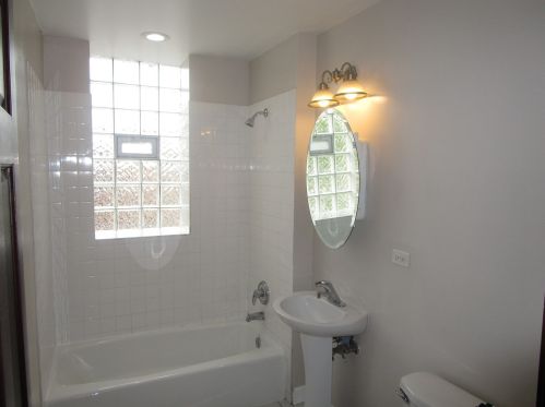 4425 Whipple St, Chicago IL 60625-3887 exterior