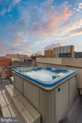 1436 Bainbridge St, Philadelphia PA 19146-1807 exterior