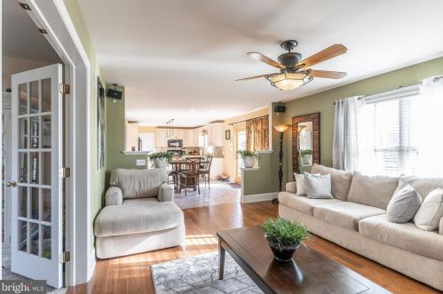 1121 Sunwood Ln, Lancaster PA  17601-7104 exterior