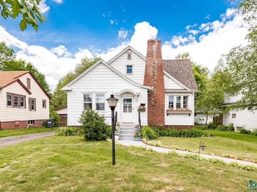 4425 Dodge St, Duluth MN 55804-1513 exterior