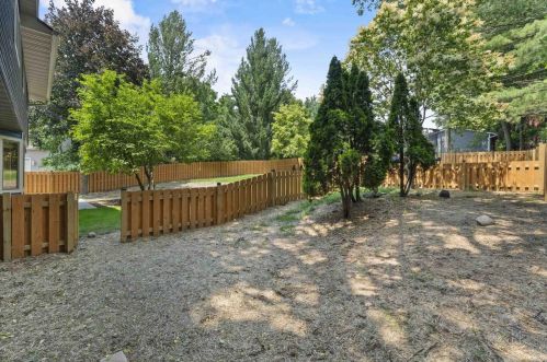 6218 Old Middleton Rd, Madison WI  53705-1040 exterior