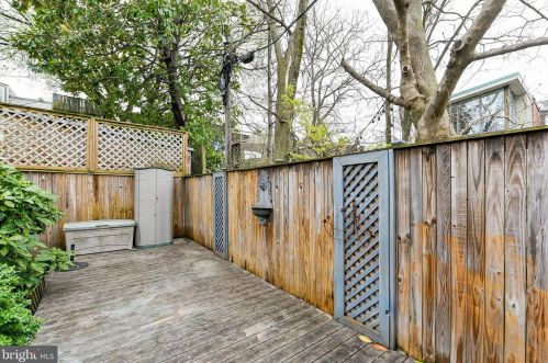 217 6 St, Washington DC 20003-1135 exterior