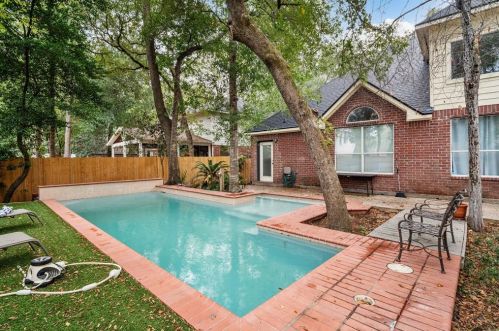 14 Sunny Oaks Pl, Conroe TX 77385-3663 exterior