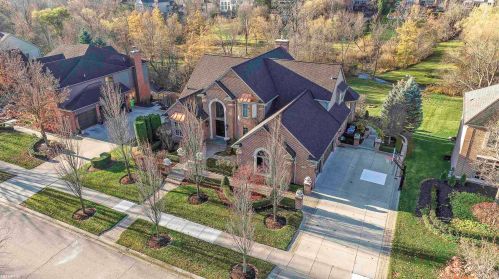 1140 Autumnview Dr, Rochester MI 48307-6060 exterior