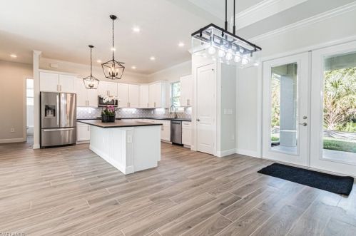 2883 6 St, Naples FL 34120-1331 exterior