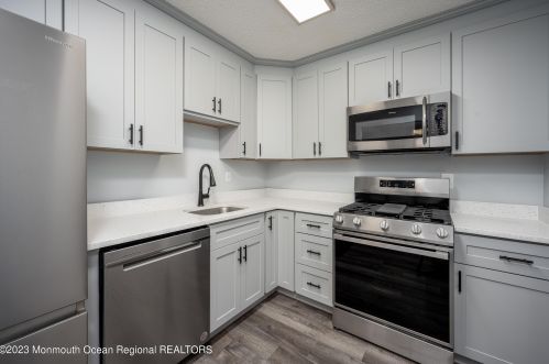 1005 Morning Glory Ct, Jackson Twp, NJ 08527-4120