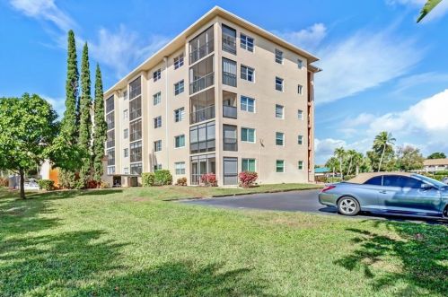 190 Pebble Beach Blvd, Naples FL 34113-8357 exterior