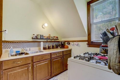 2943 Newhall St, Milwaukee WI 53211-3224 exterior