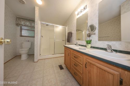 5802 Rocking Cir St, Tucson AZ 85713-6323 exterior