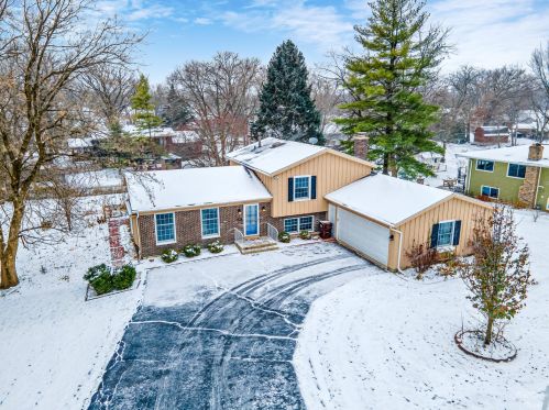 6907 Hillcrest Dr, Bull Valley IL 60012-3217 exterior