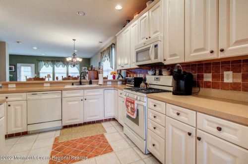 7 Cromwell Ln, Jackson Twp NJ 08527-4687 exterior