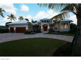 1650 Ixora Dr, Naples, FL 34102-5134