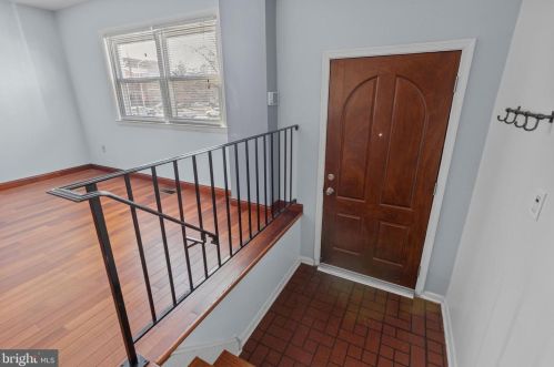 813 6 St, Philadelphia PA 19140-3327 exterior