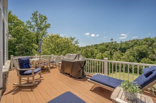 2 Shadow Tree Ln, Briarcliff NY 10510-2255 exterior