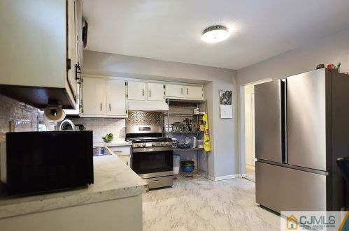 226 Prospect Ave, Green Brook NJ  08812-1418 exterior