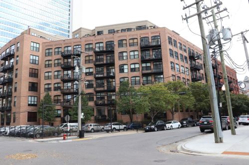 520 Huron St, Chicago IL 60654-3432 exterior