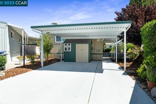 2081 Dalis Dr, Concord CA 94520-5423 exterior