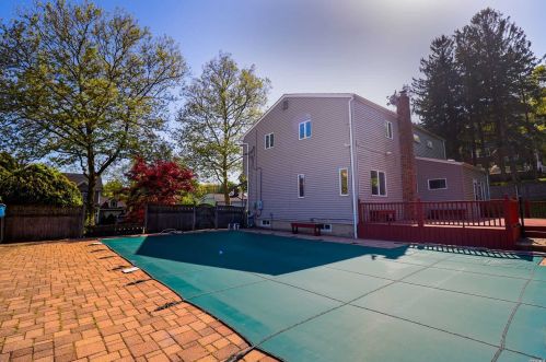 32 Maryland St, Huntington Station NY 11746-6945 exterior