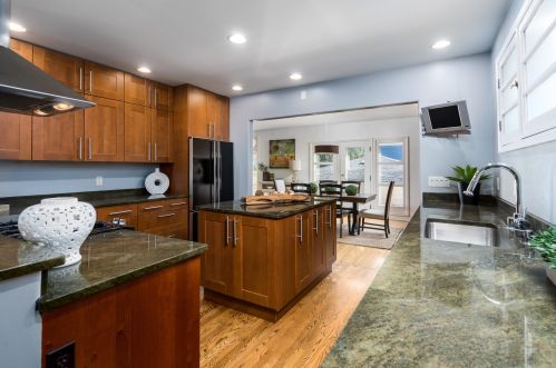 4796 Larkin St, Milwaukee WI 53211-1152 exterior