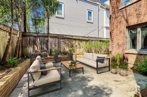 579 Hawthorne Pl, Chicago IL  60657-2922 exterior