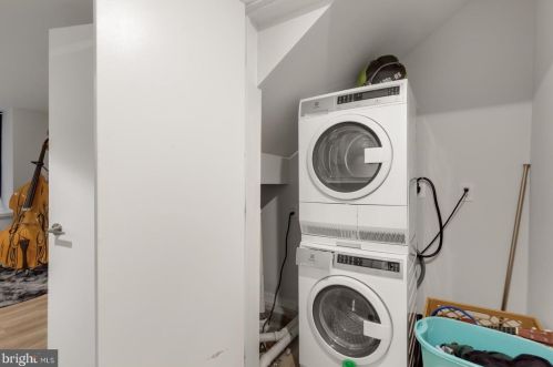 385 Martin St, Philadelphia, PA 19128-4842