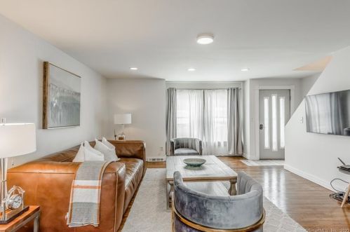 391 Adams St, Manchester, CT 06042-2763