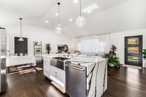 2264 Baker Rd, Atlanta GA 30318-6221 exterior