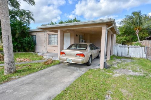1011 Mayflower Rd, Fort Pierce, FL 34950-5028