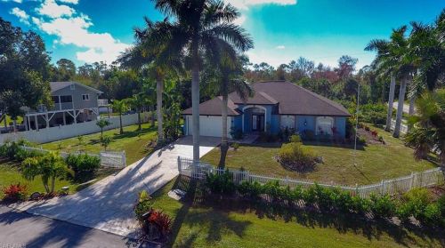 4 Colonial Dr, Naples FL 34112-7317 exterior