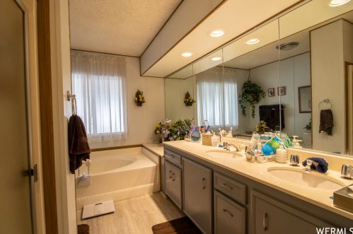 9892 Morning Star Way, Sandy UT 84070-3220 exterior