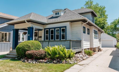 320 70th St, Milwaukee, WI 53213-3836