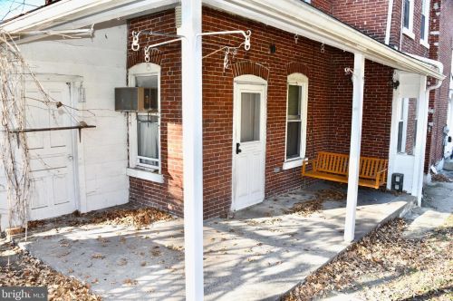 420 Jefferson Ave, Pottstown PA 19464-4702 exterior