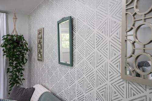 8934 Seneca Rd, Milwaukee WI 53217-2331 exterior