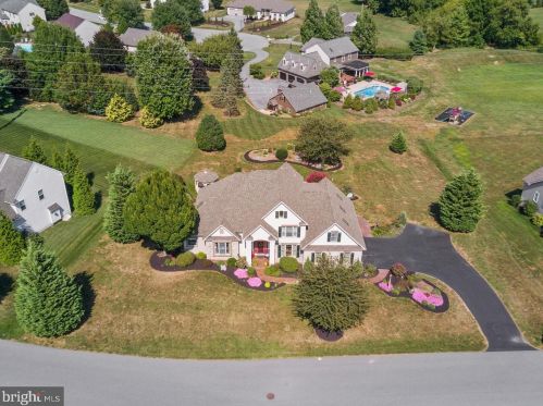 300 Country Mdw Dr, Lancaster PA 17602-1481 exterior