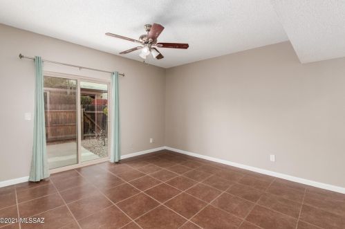 4975 Bellevue St, Tucson AZ 85712-4913 exterior