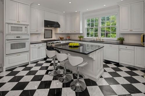 120 Pecksland Rd, Greenwich CT 06831-3650 exterior