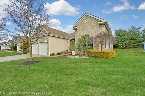 81 Cypress Point Ln, Jackson Twp, NJ 08527-4016