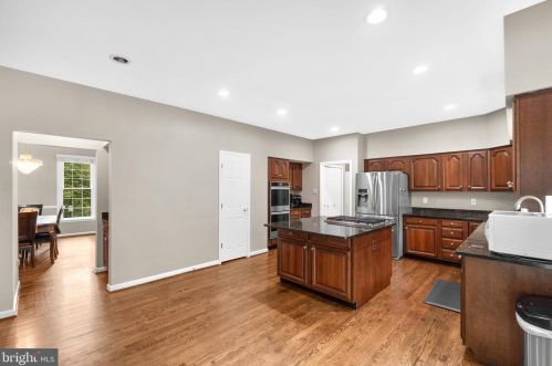 10158 Bracken Dr, Ellicott MD  21042-1675 exterior