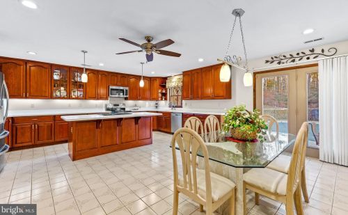 925 Hunting Lake Dr, Huntingtown MD 20639-2704 exterior