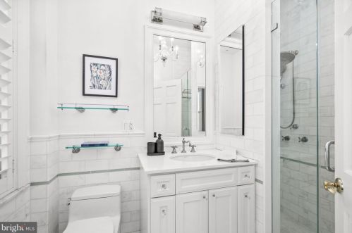 2108 Delancey St, Philadelphia PA 19103-6511 exterior