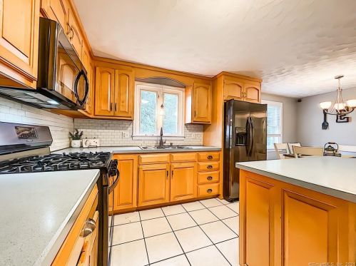 12 Monroe Rd, Enfield, CT 06082-5318