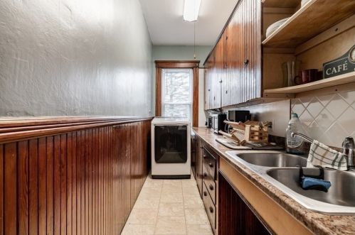 12 Kosta St, Worcester MA 01607-1525 exterior