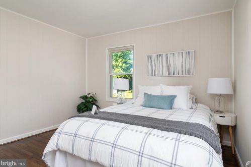 1320 Meadowvale Rd, Glen Burnie MD 21060-7017 exterior