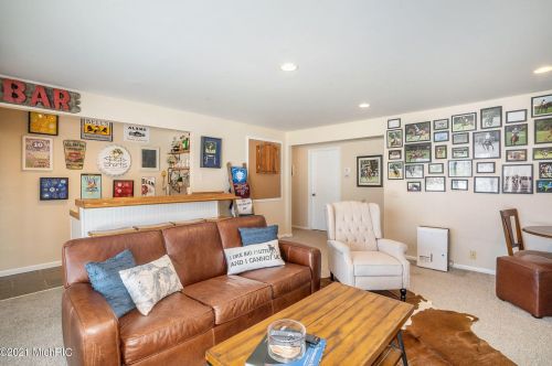 2484 Knapp St, Grand Rapids MI 49505-4417 exterior