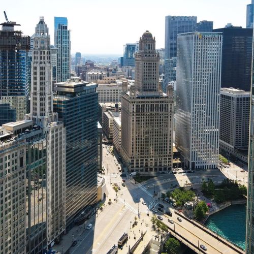 405 Wabash Ave, Chicago IL  60605-1208 exterior