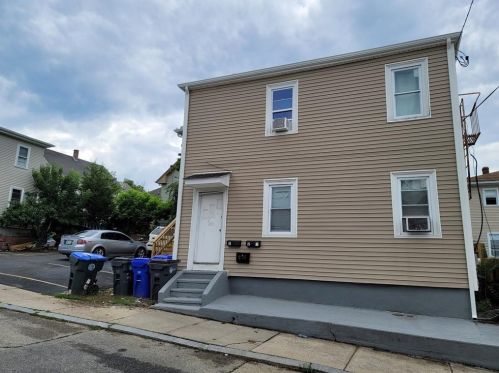27 Hauxhurst St, Providence, RI 02909-4701