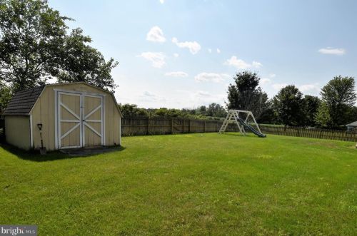 131 Wheaton Dr, Littlestown PA 17340-1356 exterior