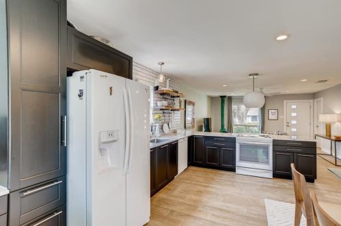 2403 Aldford Dr, Austin TX 78745-4822 exterior