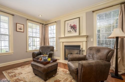 60 Crestview Dr, Clinton NJ 08809-2049 exterior